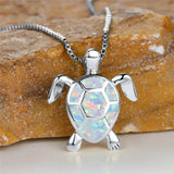 Vintage κολιέ με κρεμαστό χελώνα σε φωτεινό πράσινο όπαλ
